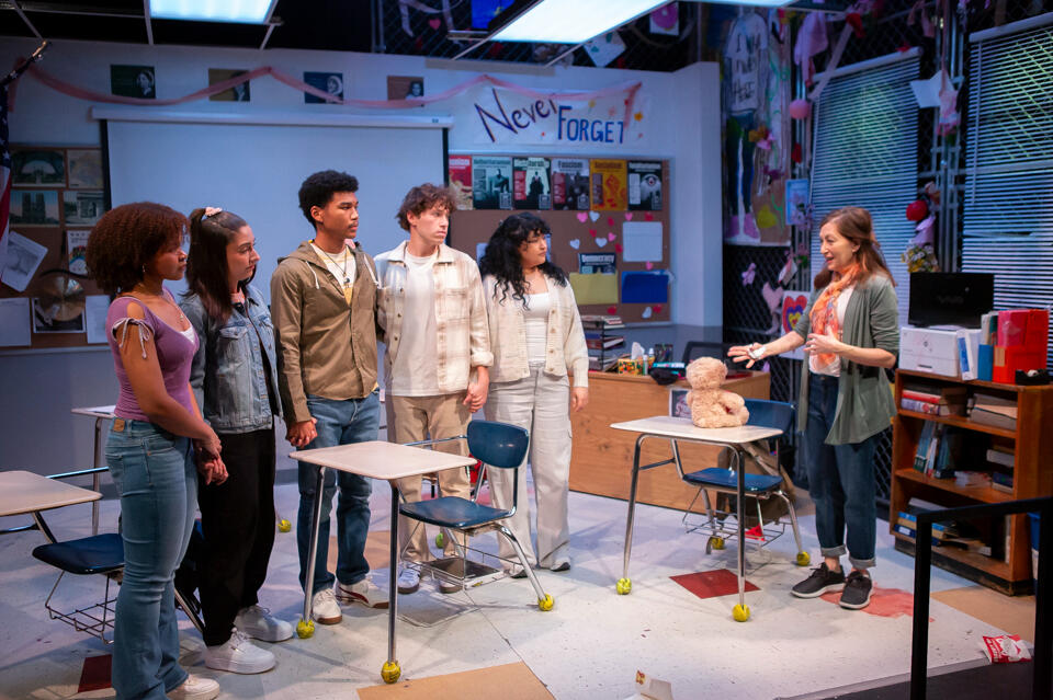G - "Room 1214" by Michelle Kholos-Brooks; dir. Sarah Norris (Off-Broadway). ph: Hunter Canning. Also in the pic: Kleo Mitrokostas, Thyme Briscoe, Andrea Negrete, Ben Hirschhorn